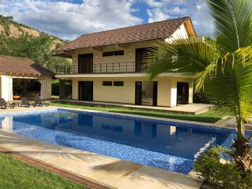Casa En Venta En Apulo En Condominio Puente Piedra V222841