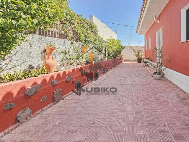 Casa en venta en Arafo. Villa con 2 viviendas y piscina en Arafo, Tenerife. Casas.