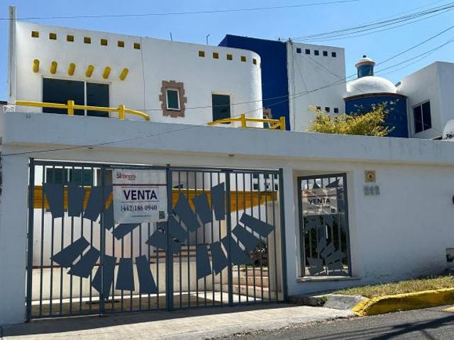 CASA EN VENTA EN ARBOLEDAS DEL PARQUE CON AMPLIOS ESPACIOS