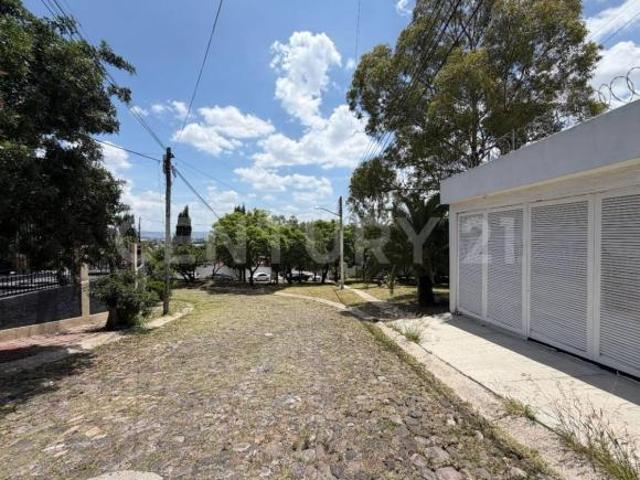 CASA EN VENTA EN ARBOLEDAS QUERÉTARO | 437 M², 4 RECÁMARAS