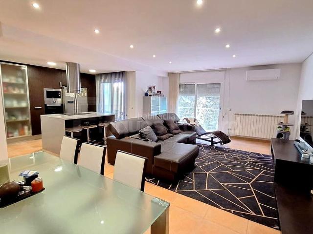 Casa en venta en Argentona, Urbanitzacions. Exclusiva finca en Can Cabot con tres viviendas independientes. Casas.