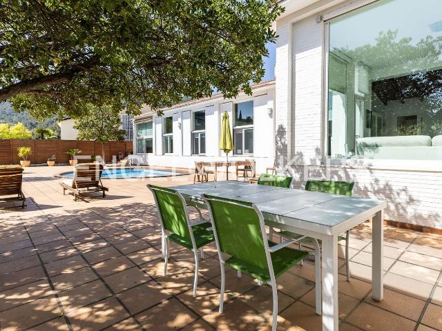 Casa en venta en Argentona, Nucli Urbà. Magnífica casa en Argentona de una sola planta, con piscina y casita anexa para invitados. Casas.