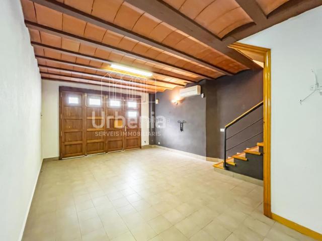 Casa en venta en Argentona, Nucli Urbà. Casa con garaje privado y balcónterraza en el centro de Argentona. Casas.