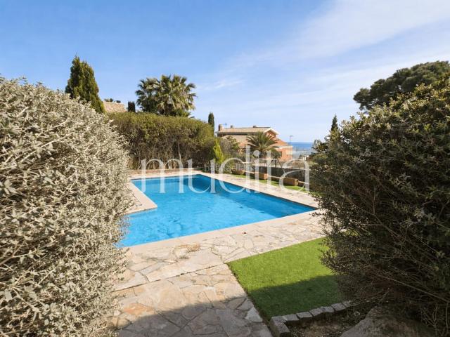 Casa en venta en Argentona, Nucli Urbà. CASA CON VISTAS AL MAR EN ARGENTONA PROYECTO FAMILIAR CON ALMA. Casas.