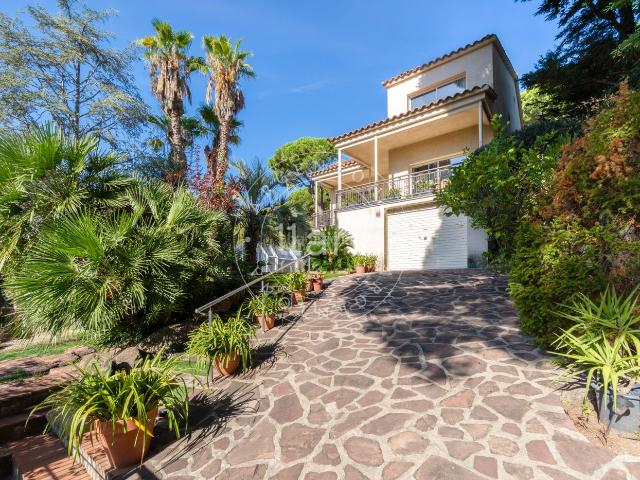 Casa en venta en Argentona, Nucli Urbà. Casa a cuatro vientos con piscina en Argentona. Casas.