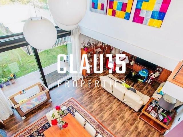 Casa en venta en Argentona, Nucli Urbà. Casa en venta en el centro de Argentona con jardín, piscina, ascensor y terraza. Casas.