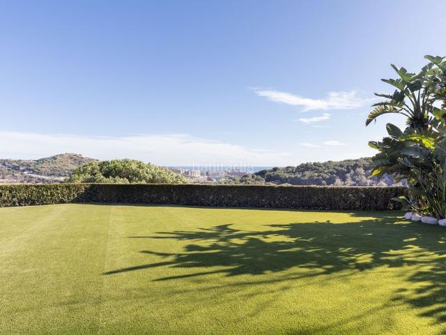 Casa en venta en Argentona, Nucli Urbà. Elegante casa familiar en Argentona con vistas al mar y privacidad. Casas.