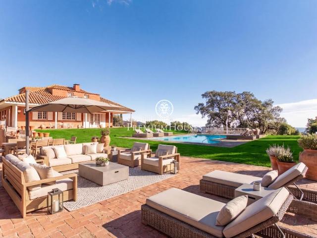 Casa en venta en Argentona, Nucli Urbà. Espectacular casa con con 6.000m2 de parcela e impresionantes vistas al mar. Casas.