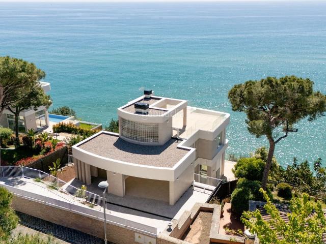 Casa en venta en Arenys de Mar, Victoria Les Vil·les Canyadell. Casa de obra nueva en primera línea de mar en Arenys de Mar. Casas Arenys de.
