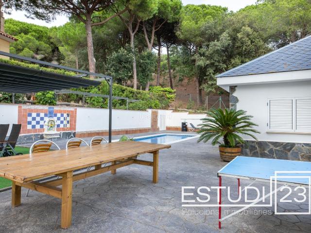 Casa en venta en Arenys de Munt. MAGNIFICA CASA CON PISCINA RODEADA DE NATURALEZA. Casas Arenys de.