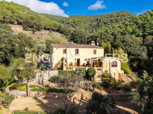 Casa en venta en Arenys de Munt. Masía Catalana del Siglo XVIII Refugio de Paz en Arenys de Munt. Casas Arenys de.