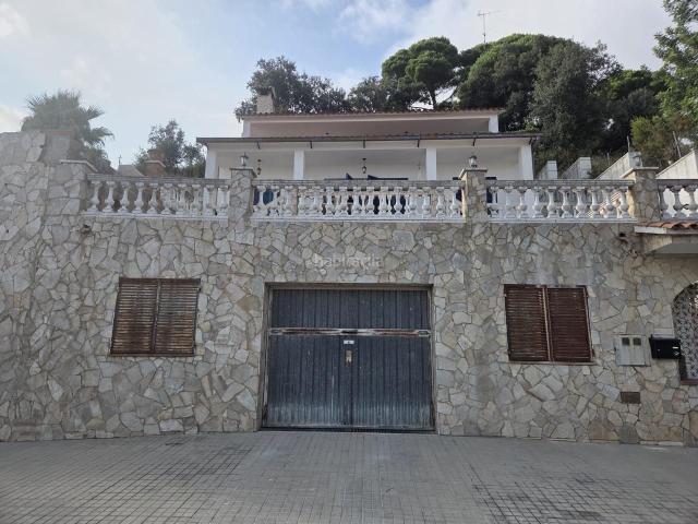 Casa en venta en Arenys de Munt. Chalet a 4 vientos. Casas Arenys de.