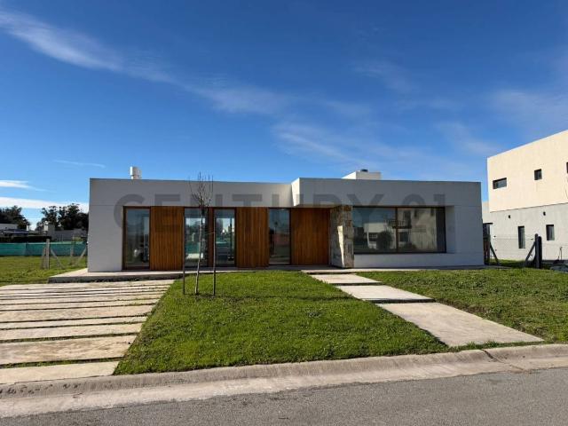 Casa en venta en Arenas Chico 4 ambientes