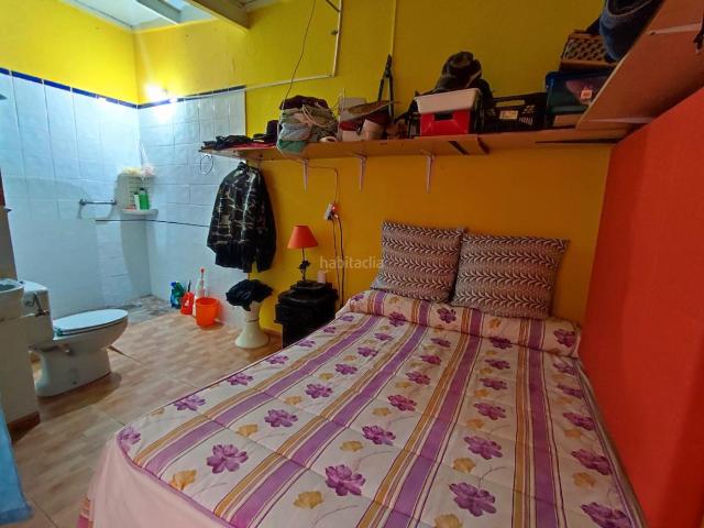Casa en venta en Arenas de San Juan. CASA ADOSADA CON PATIO Y COCHERA. Casas Arenas de San.