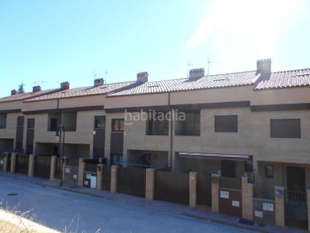 Casa en venta en Arenas de San Pedro. VIVIENDA ADOSADA EN RENTABILIDAD, ALQUILADA. Casas Arenas de San.