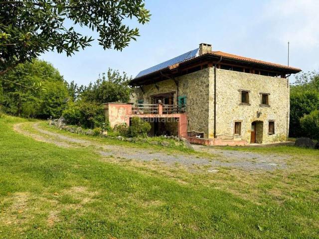 Casa en venta en Areatza. Finca rústica única con vivienda junto al Parque Natural del Gorbea. Casas.