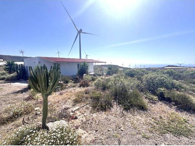 Casa en venta en Arico. CASA CON TERRENO EN ARICO. Casas.