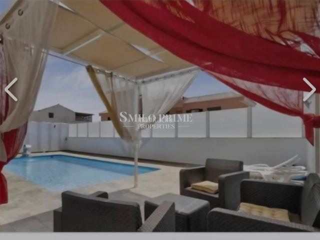 Casa en venta en Arona, Costa del Silencio. Villa con alta rentabilidad en Costa del Silencio 390 m y múltiples unidades. Casas.