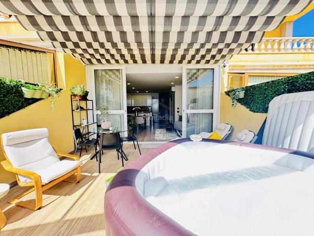 Casa en venta en Arona, Costa del Silencio. ADOSADO CON VISTAS AL MAR. Casas.