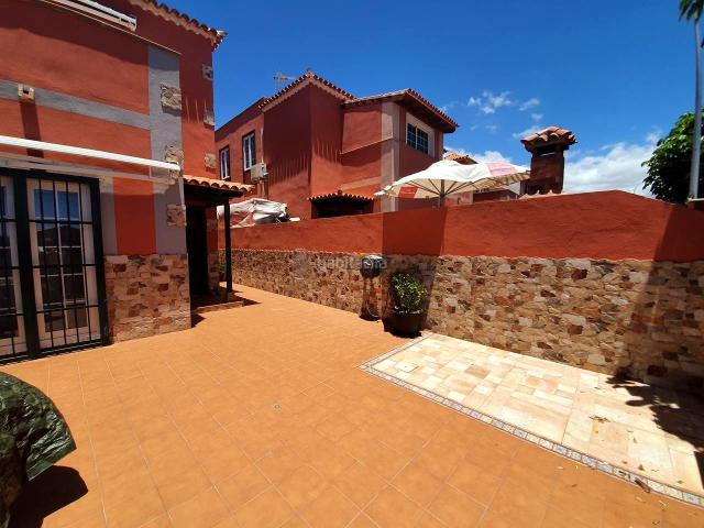 Casa en venta en Arona, Guargacho. Se vende en Las Rosas adosado de 2 dormitorios. Casas.