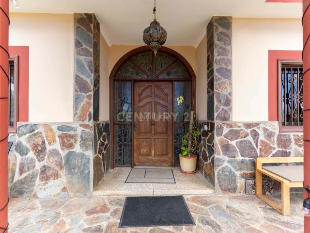 Casa en venta en Arona, Las Rosas. EN VENTA VILLA EN LAS GALLETAS. Casas.