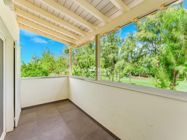 Casa en venta en Arona, Los Cristianos. Villa Exclusiva en Golf Resort con Piscina Privada y Vistas al Campo de Golf. Casas.