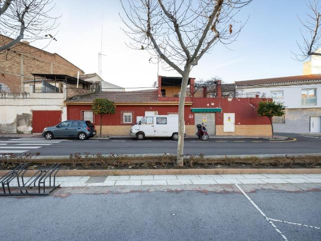 Casa en venta en Armilla, Avda. De los Ogíjares. CASA CON ESTUPENDA UBICACIÓN EN ARMILLA. AVENIDA DE LOS OGÍJARES. Casas.
