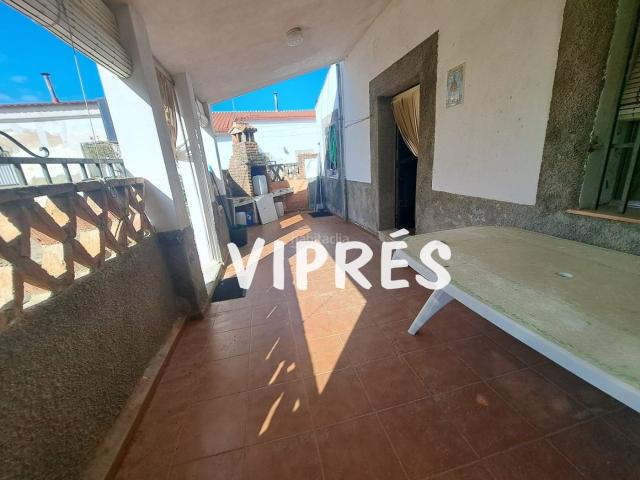 Casa en venta en Arroyo de la Luz. Hoy os traigo una casa de dos plantas en la estación de Arroyo Malpartida, ideal para pasar tus fines de semana y vacaciones en un. Casas Arroyo de la.