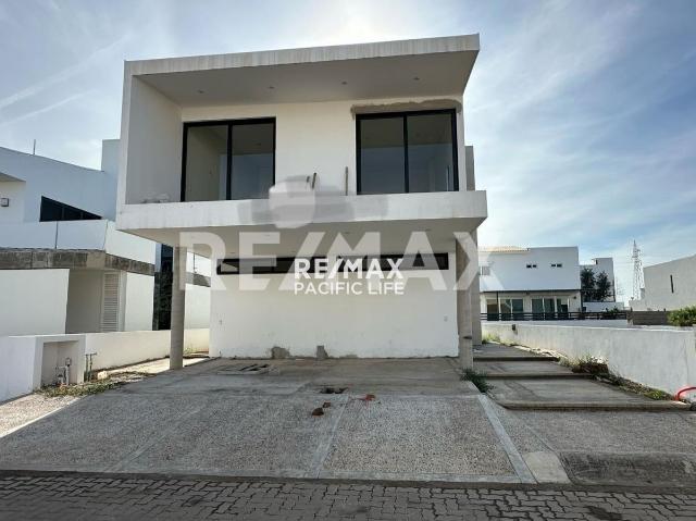 CASA EN VENTA EN ARROYOS DE LA MARINA