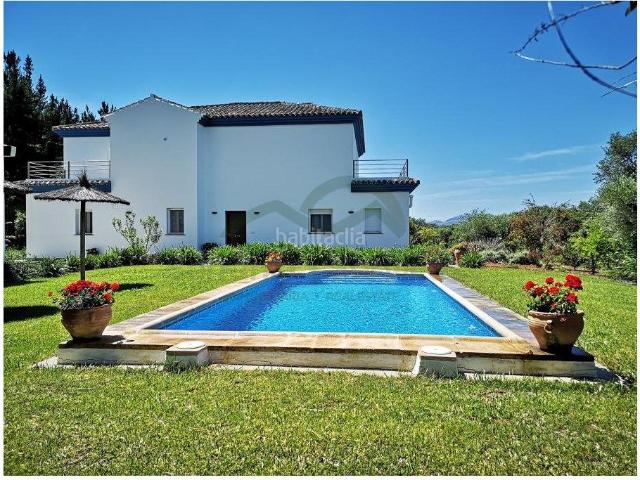 Casa en venta en Arriate. Finca Rústica 30.000 m2 Parcela, Piscina y Nave. Casas.