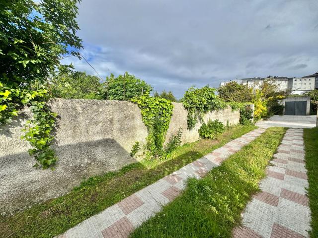 Casa en venta en Arteixo, Oseiro. ¡AMPLIA Casa independiente con terreno en pleno VILLARRODÍS!. Casas.