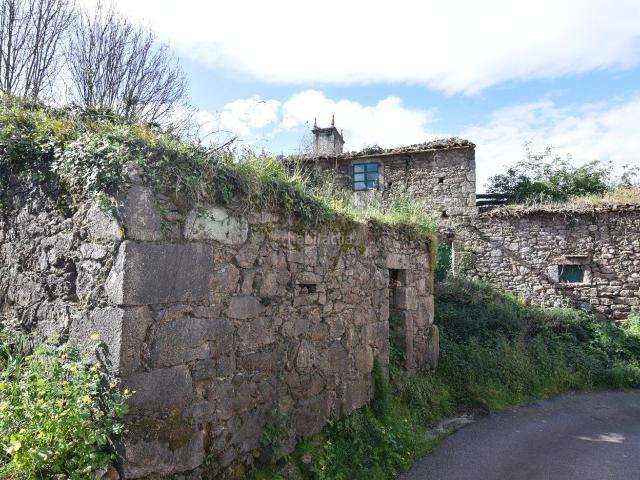 Casa en venta en Arteixo, Oseiro. Casa de piedra a reformar en el núcleo de VilarodísArteixo. Casas.