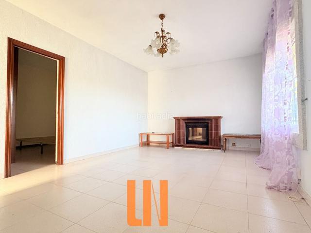 Casa en venta en Arteixo, Oseiro. Parcela de 1.046m² con 2 construcciones. Casas.