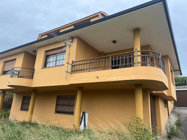 Casa en venta en Arteixo, Loureda Lañas Barrañán. venta casa en barrañan. Casas.