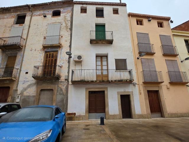Casa en venta en Ascó Costa Dorada. Una propiedad única, llena de historia y con muchísimas posibilidades en el corazón de Ascó!. Casas.
