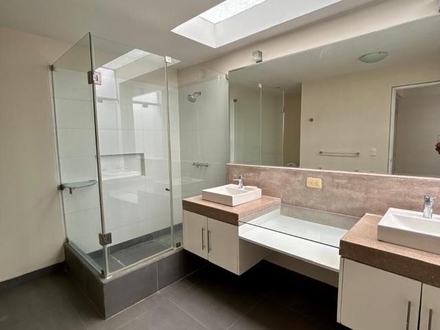 Casa en venta en Asia a $410,000