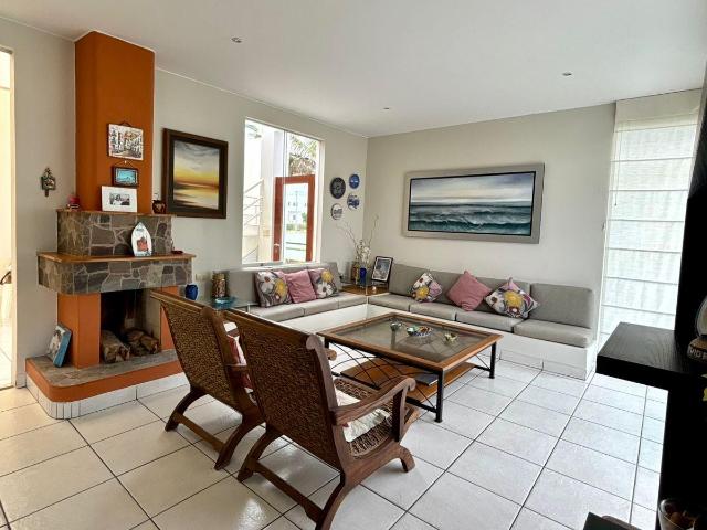Casa en venta en Asia a $310,000