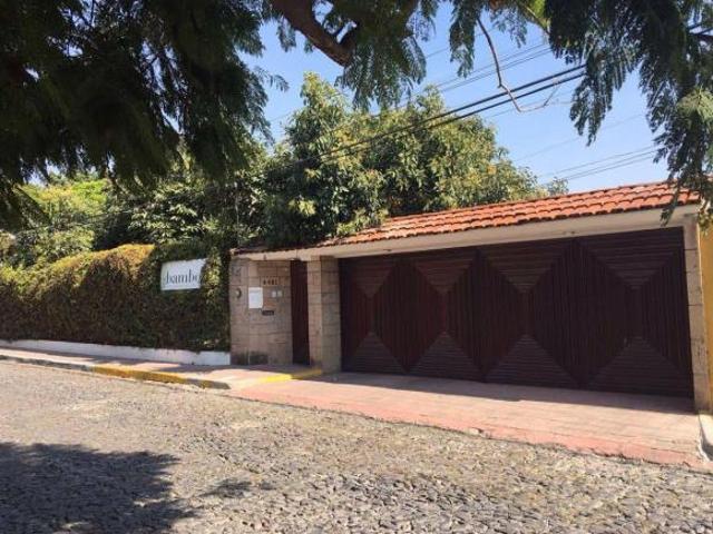 Casa en Venta en Bugambilias Los Pinos 4401