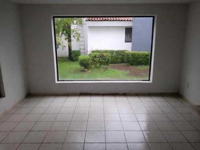 Casa en Venta en Bugambilias, segunda sección. Zapopan, Jalisco