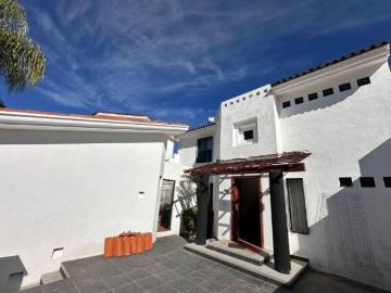 Casa en Venta en Bugambilias Segunda Sección con Vista a Toda la Ciudad