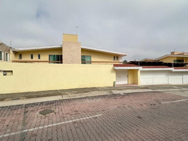 CASA EN VENTA EN BUGAMBILIAS 1ERA SECCION