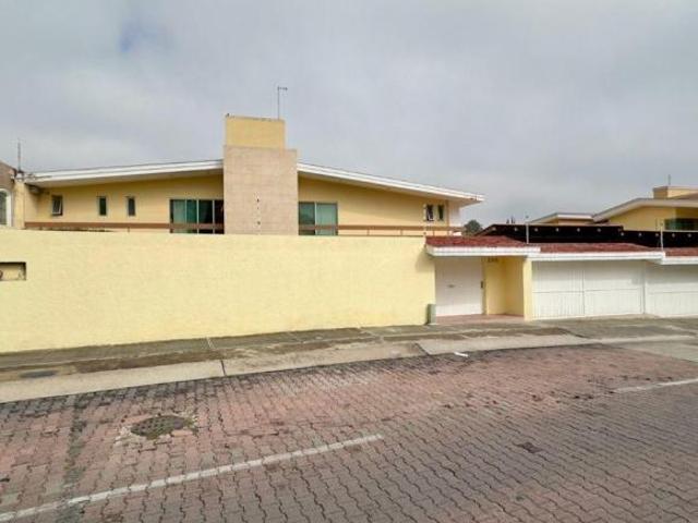 CASA EN VENTA EN BUGAMBILIAS 1ERA SECCION