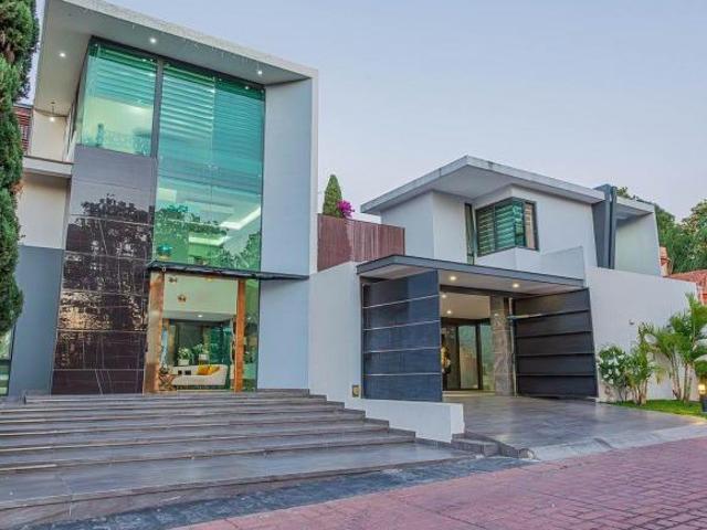 Casa en Venta en Bugambilias 2a Sección con alberca Recorrido Virtual