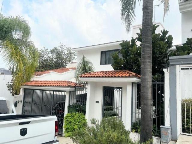 CASA EN VENTA EN BUGAMBILIAS 2da SECCION