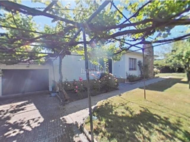 Casa en venta en Buitrago del Lozoya. Chalet independiente con Jardín y Garaje. Casas Buitrago del.