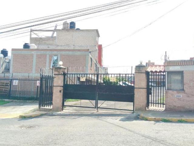 Casa En Venta En Bulevares Del Lago, 2 Recámaras, Un Baño, Un Auto
