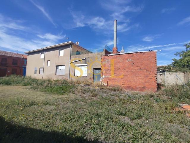 Casa en venta en Bustillo del Páramo. Venta de casa en Bustillo del Páramo para reformar. Casas Bustillo del.