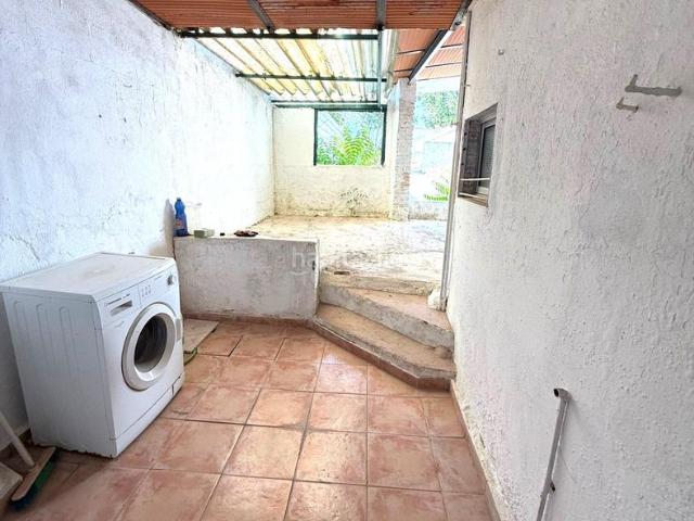 Casa en venta en Burguillos. Casa para reformar en Burguillos Sevilla con gran patio. Casas.
