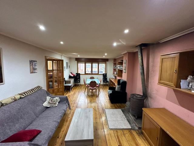 Casa en venta en Burgos, Villafría La Ventilla Castañares. Casas.