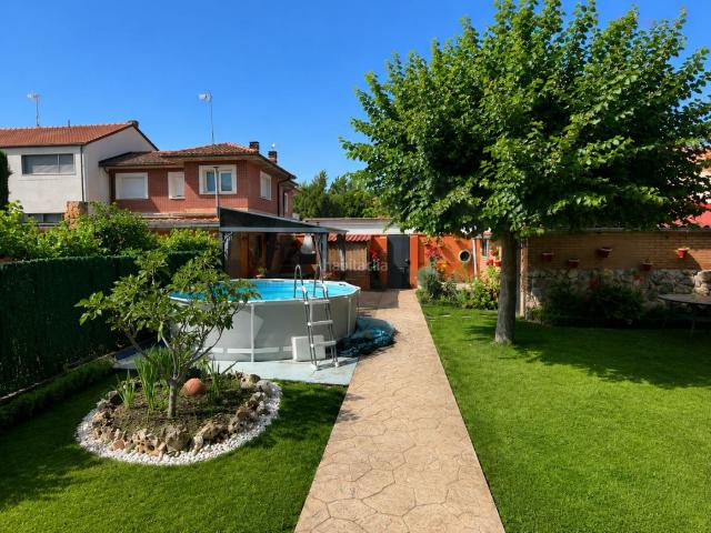 Casa en venta en Burgos, Barriada de Yagüe. Casas.